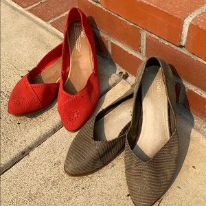 TOMS flats (2 pairs)